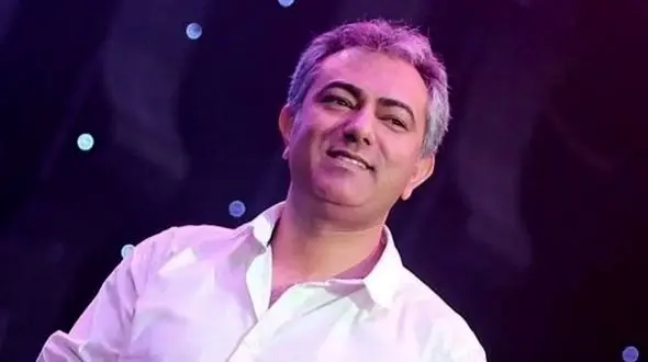 فیلم آوازخوانی باشکوه  شاه قاجاری سریال قهوه تلخ که نیستی کنارم میخونه / صداش فوق العاده اس!