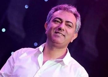 فیلم آوازخوانی باشکوه  شاه قاجاری سریال قهوه تلخ که نیستی کنارم میخونه / صداش فوق العاده اس!