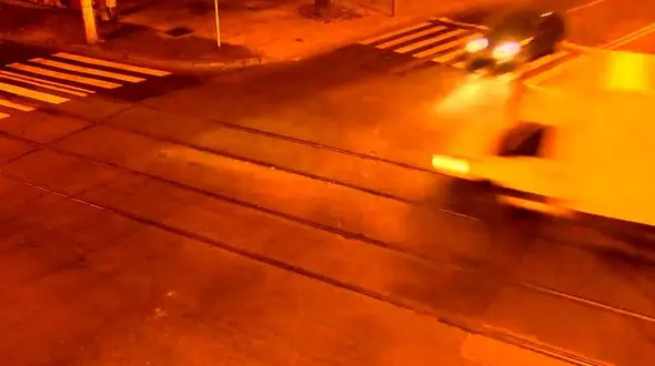 تصادف وحشتناک خودروی سواری با  یک ون+ فیلم