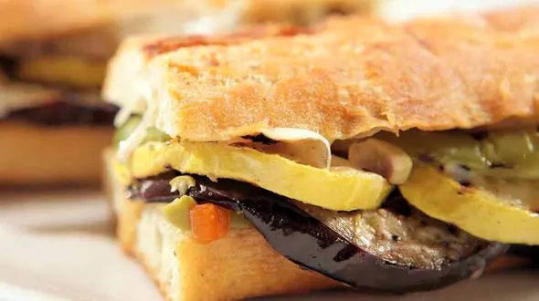 پنینی بادمجان ساندویچ محبوب ایتالیایی ها