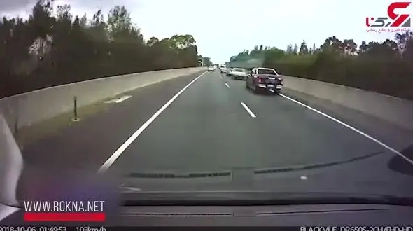 حرکت خطرناک راننده مرسدس‌ بنز باعث ایجاد تصادف شد! +فیلم