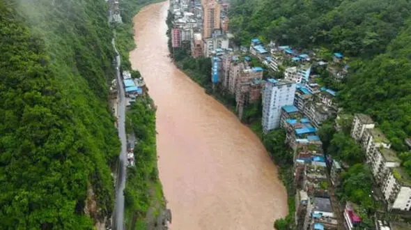 سفر به باریک ترین شهر توریستی جهان + فیلم 