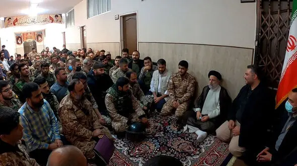 رئیس جمهور از بسیجیان یگان ویژه فاتحین تهران بزرگ بازدید کرد