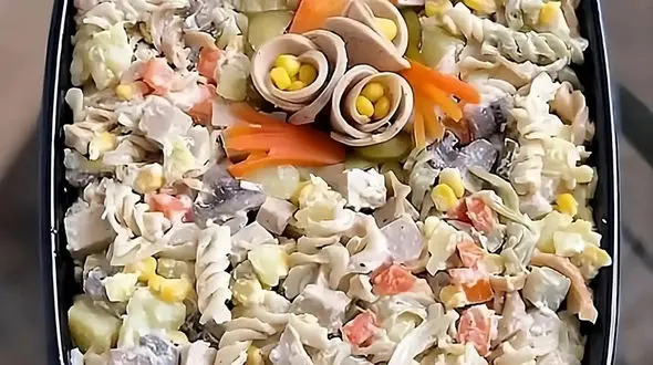 طرز تهیه سالاد ماکارونی با کالباس برای 10 نفر