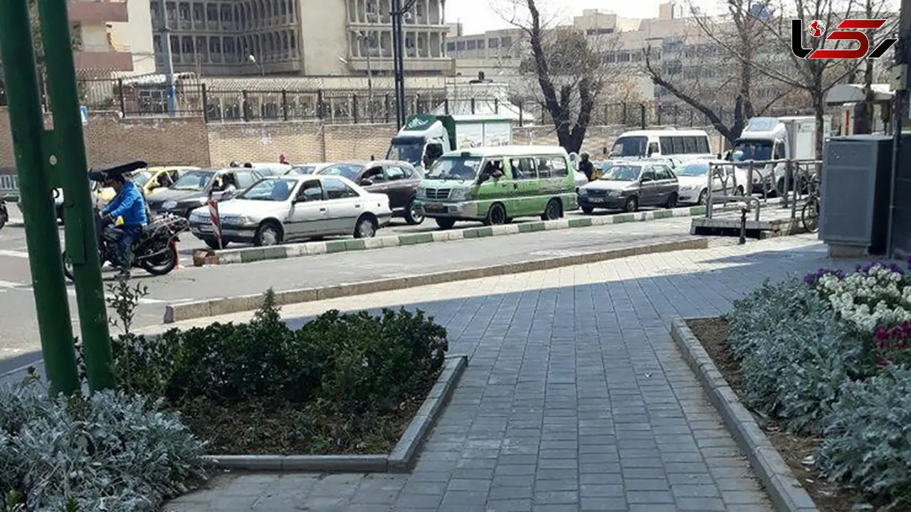 خودروی عجیبی که آقای عابر بانک با آن از دادگاه خارج شد +عکس