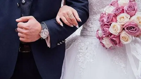 عکس  عروسی 2 دختر زیبا با مرد عجیب الخلقه زشت !  / زشت ترین مرد دنیا را ببینید !