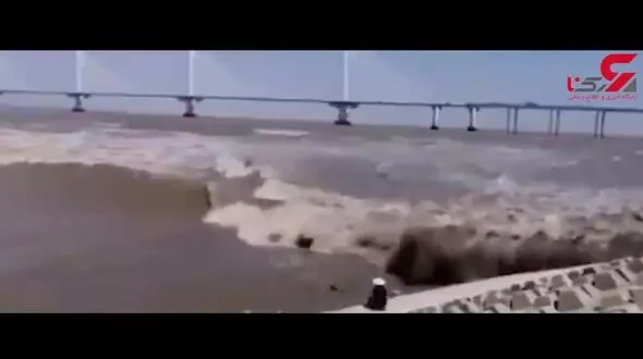موج عظیمی که یک مرد را بلعید! + فیلم 