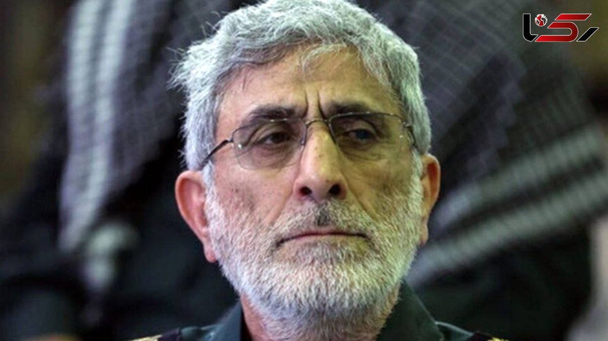 عکس / سفر در زمان / سردار قاآنی در لحظه دریافت درجه سرتیپی از رهبری