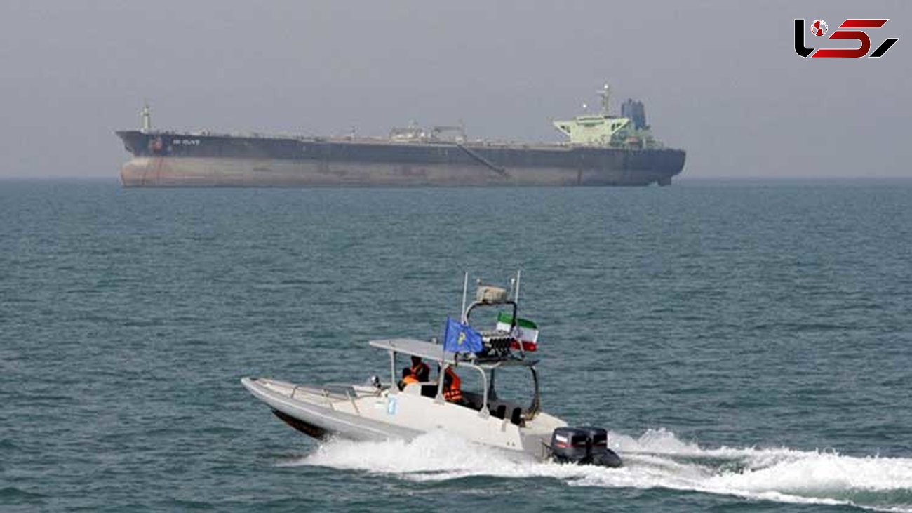 وحشت نفتکش انگلیسی از نزدیک شدن 5 قایق تندروی ایرانی در تنگه هرمز 