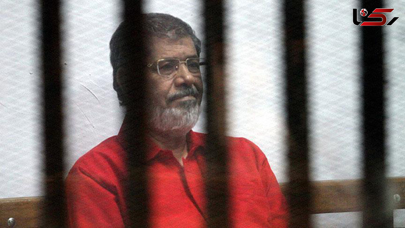 محمد مرسی هنگام جلسه محاکمه اش فوت کرد+ عکس
