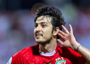 سردار آزمون : پدر بزرگم حرف اولو میزد تو کُل خاندان ؛ گفته اسم این پسر باید سردار باشه ؛ کسی هم جرات نداشت چیزی بگه