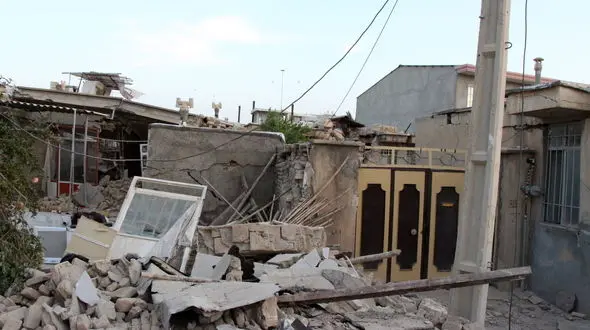 تلاش برای ایجاد مسکن موقت یا اجاره‌ای برای زلزله زدگان/ حادثه دیدگان به نایلون نیاز دارند