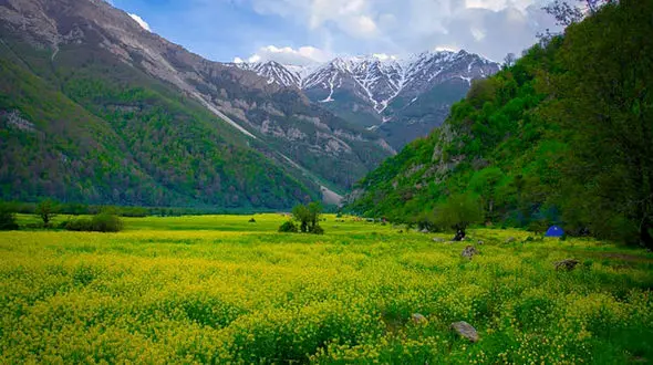 سفر به دل گل و برف به طور همزمان در ایران + فیلم