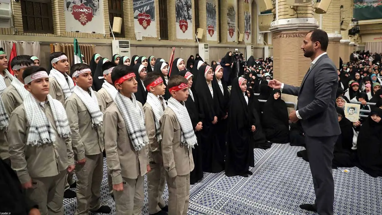 دیدار پیشکسوتان و فعالان دفاع مقدس و مقاومت با رهبر انقلاب