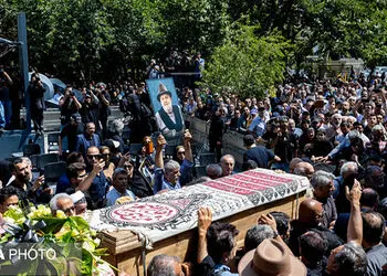 عکس/ حضور بازیگران در مراسم تشییع اکبر عبدی / از بهنوش طباطبایی و بهرام افشاری تا ایرج طهماسب و رضا عطاران