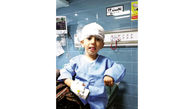 عکس خنده‌های علی کوچولو پس از معجزه نجات / گلوله برادرش به سرش خورد