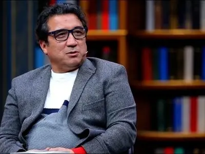 فیلم خداداد عزیزی: آلمان که بودم داشتم از یه مغازه گوشت حلال می خریدم که یکی از منافقین اومد گفت تو رو ترور می کنیم