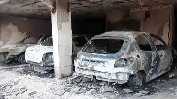 قاچاقچیان سوخت خانه ای را به آتش کشیدند / 3 آتش نشان در عملیات نفسگیر سوختند
