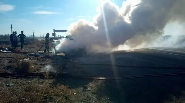 آتش سوزی ناگهانی پژو وسط خیابان ! + عکس 