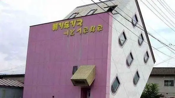 ژاپنی ها آرزوی شان را روی کاغذ می نویسند و به توالت این معبد می اندازند+عکس