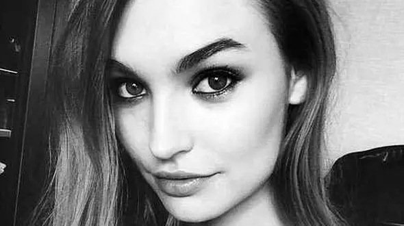 خانم مدل 19 ساله شکلات دزدی می کرد+عکس