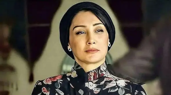  خانه منحصربفرد هدیه تهرانی با پنجره های چوبی، آجرهای 3سانتی؛ قالیچه خوشرنگ و گلدونهای سفالی/ وقتی خونش هم مثل خودش خاص و درجه یکه