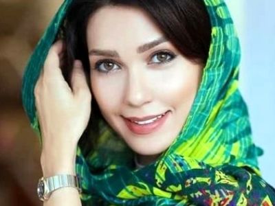 شهرزاد کمال زاده، خوش پوشتر و شیکتر از همیشه/ با این شومیز و دامن شیک انگار از فیلما اومده بیرون