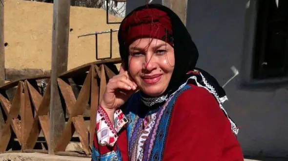 بازیگر معروف ولی کم کار با خسیس می آید