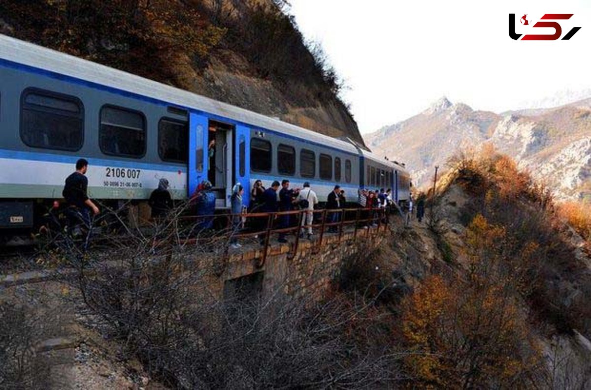 وحشت درقطار مسافربری تهران-اهواز / ریزش کوه در ازنای لرستان