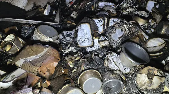 دود غلیظ در قلب پایتخت / مغازه لوازم خانگی در مرکز تهران در آتش سوخت + فیلم