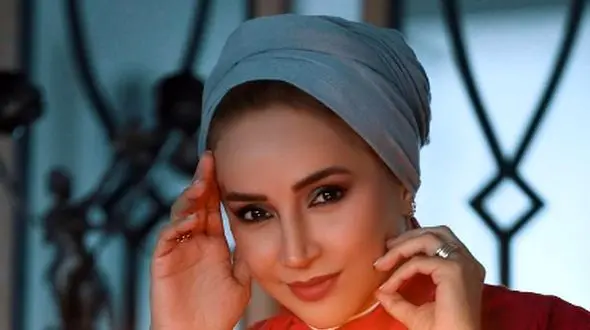 تمام تلاش شبنم قلی خانی برای خوش تیپ شدن!!! به نظرتون تیپش قشنگه؟!