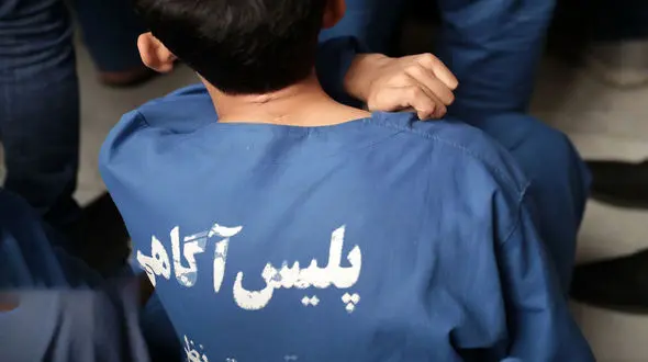 آبروی دختر کرمانی با عکس های منشوری اش رفت