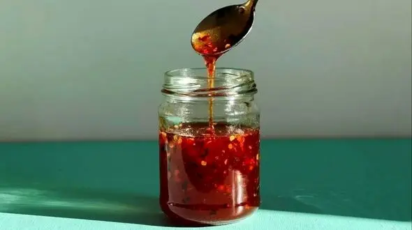 چرا چاشنی تند و شیرین سال 2025 اینقدر پرطرفدار شده است؟