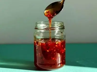 چرا چاشنی تند و شیرین سال 2025 اینقدر پرطرفدار شده است؟