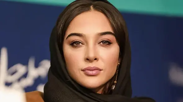 استایل آشفته و غیر آنکارد آناهیتا درگاهی  خبرساز شد!  / انگار از خواب پاشده اومده اکران عمومی فیلم ...