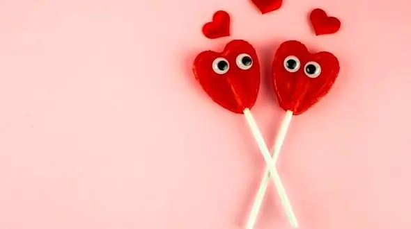 جنجالی ترین و گرانترین بوسه جهان ! / مرسدس بنز شوکه شد!