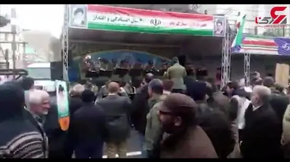 اجرای سرود انقلابی در مسیر راهپیمایی چهلمین سالگرد انقلاب اسلامی+فیلم