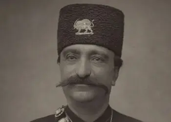  سفر زمان / عکس یادگاری ناصرالدین شاه با شمس‌الدوله و عالیه خانم در حرمسرا