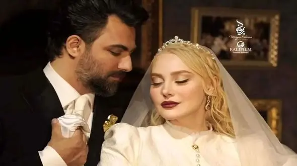 فیلم / معماری خلاقانه /  آرام جعفری چه فرش رنگ و لعاب داری برا جهیزیه اش خرید ست با دکور خونش / چیدمان خوشرنگ از لوستر سبز تا مبلمان و میز ناهارخوری فندقی و سبز ....