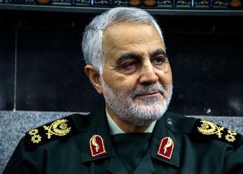 عکس؛ سفر در زمان؛ «سرلشکر باقری، سردار سلیمانی و عزیز جعفری» در طبیعت؛ دهه 60