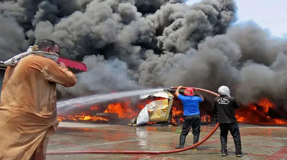 مهار آتش‌سوزی در جایگاه پخش فرآورده‌های نفتی آبادان