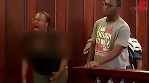 لحظه وحشتناک حمله خانواده مقتول به قاتل در جلسه دادگاه! +فیلم 