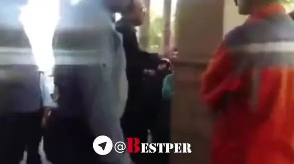 رفتار زننده یک شهردار با کارگران + فیلم