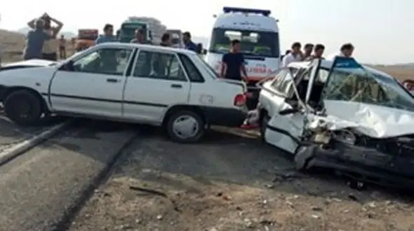 تصادف زنجیره ای در اثر لغزندگی جاده در ایلام 