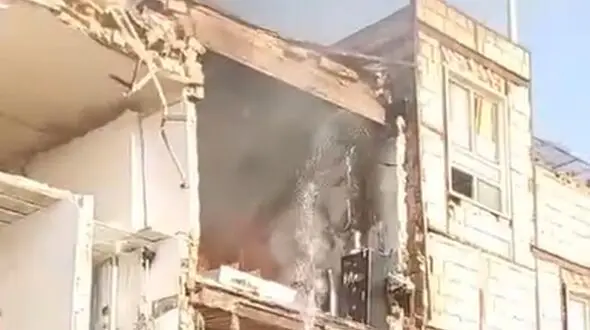 جزئیات حادثه در قم / انفجار آبگرمکن و تخریب منازل مسکونی + فیلم 