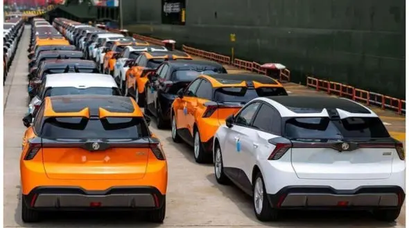 ثبت ۱۳۰ هزار درخواست برای خودرو‌های وارداتی 