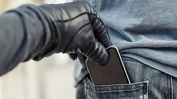 بازداشت مرد جوانی که دستش در جیب مردم بود / در مترو امام خمینی (ره) فاش شد