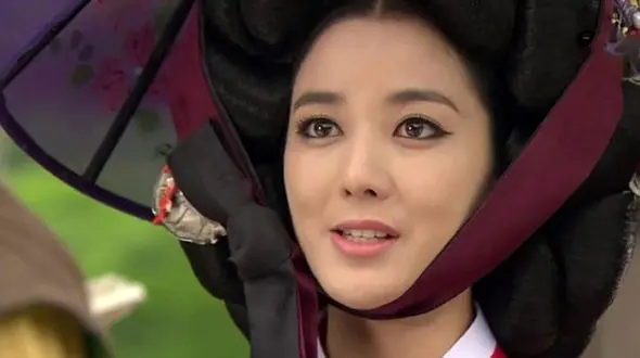  لی سو یون بازیگر نقش بانو جانگ سریال دونگ یی با استایل متفاوت