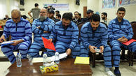 شلاق خوردن متهمان ارزی جنت مکان در تهران + عکس در دادگاه