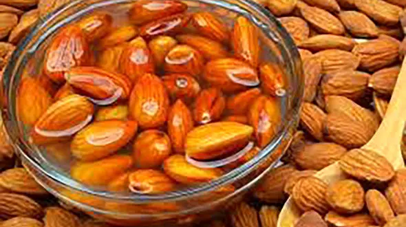 بادام خیس خورده مقوی تر از بادام خشک